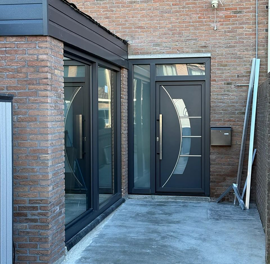 Modern entrance with glass door